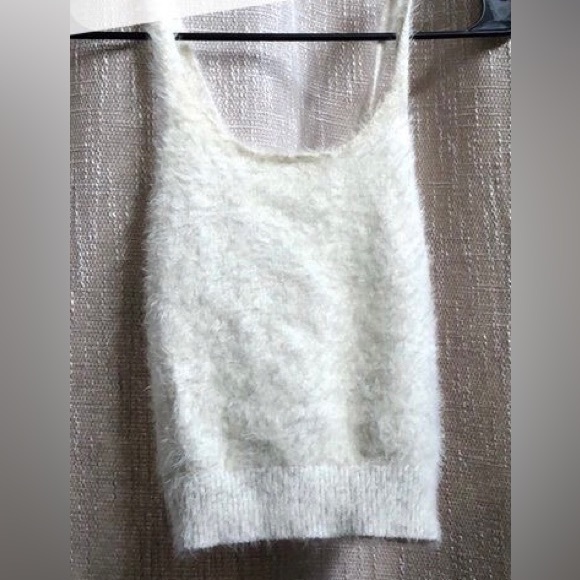 Aerie fuzzy criss-cross backed tank. Cropped. Size small. Cream coloured. - Picture 1 of 4